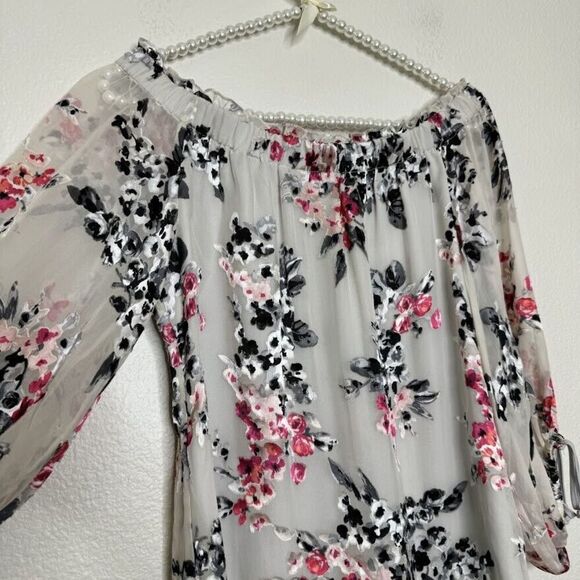 White House Black Market Blouse XS Off Shoulder Silk Blend Floral Textured Top - Picture 3 of 15